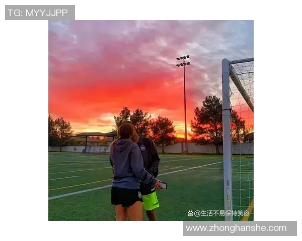 双人头像展现足球明星女性魅力与风采的艺术创作